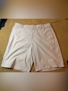 Nike Men's Light Beige Flat-Front Golf Shorts